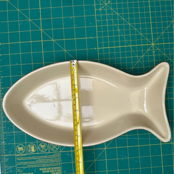 Cerutil Portugal Stoneware Fish Shaped Baking Dish - Picture 11 of 12